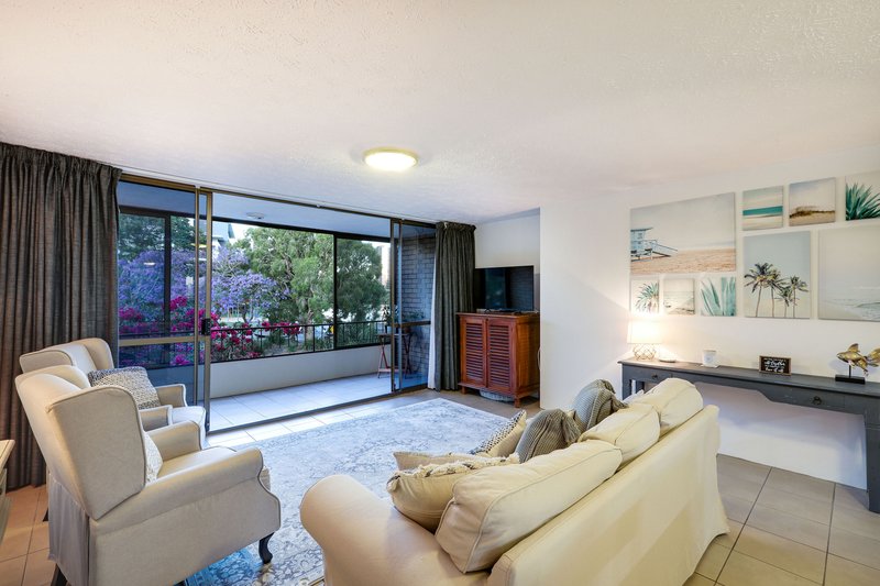 Photo - 17/2 T E Peters Drive, Broadbeach Waters QLD 4218 - Image 9