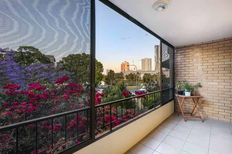 Photo - 17/2 T E Peters Drive, Broadbeach Waters QLD 4218 - Image 11