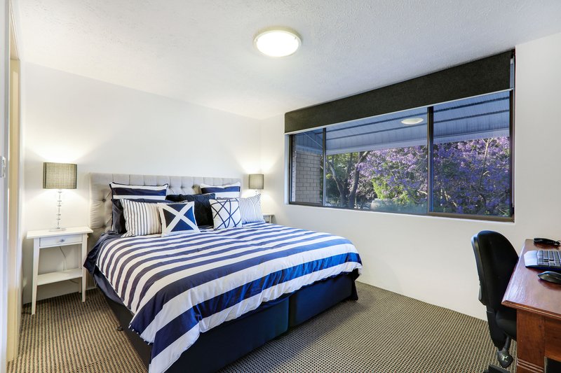 Photo - 17/2 T E Peters Drive, Broadbeach Waters QLD 4218 - Image 17