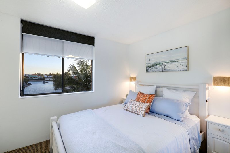 Photo - 17/2 T E Peters Drive, Broadbeach Waters QLD 4218 - Image 20