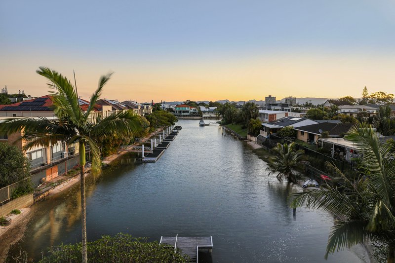 Photo - 17/2 T E Peters Drive, Broadbeach Waters QLD 4218 - Image 24