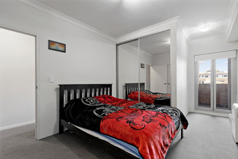 Photo - 17/26-34 Clifton Street, Blacktown NSW 2148 - Image 5