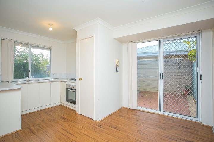 Photo - 1/73 Rockford Street, Mandurah WA 6210 - Image 6