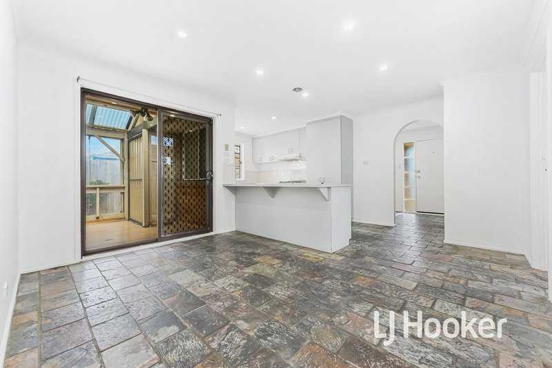 Photo - 1/73 Warana Drive, Hampton Park VIC 3976 - Image 2