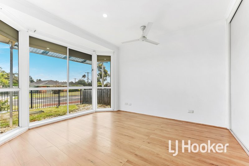 Photo - 1/73 Warana Drive, Hampton Park VIC 3976 - Image 7