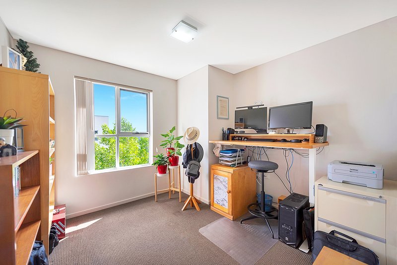 Photo - 17/32-36 Riverside Street, Mawson Lakes SA 5095 - Image 6