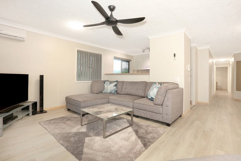 Photo - 17/32-36 Second Avenue, Broadbeach QLD 4218 - Image 3