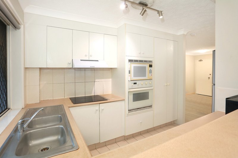Photo - 17/32-36 Second Avenue, Broadbeach QLD 4218 - Image 4