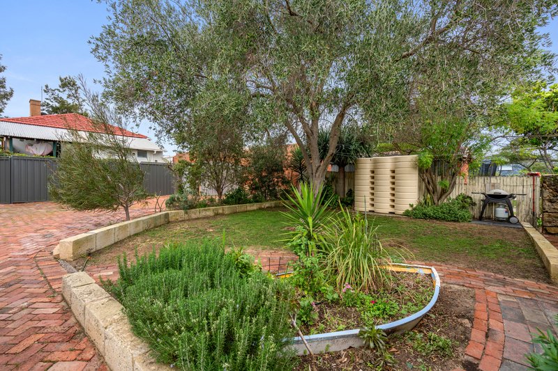 Photo - 173A Carrington Street, White Gum Valley WA 6162 - Image 2