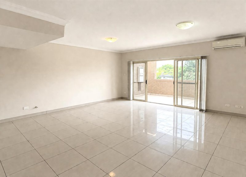 Photo - 17/4-6 Freeman Street, Warwick Farm NSW 2170 - Image 2