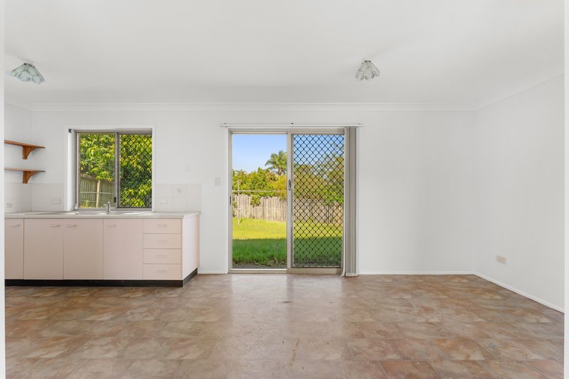 Photo - 174 Collingwood Drive, Collingwood Park QLD 4301 - Image 4