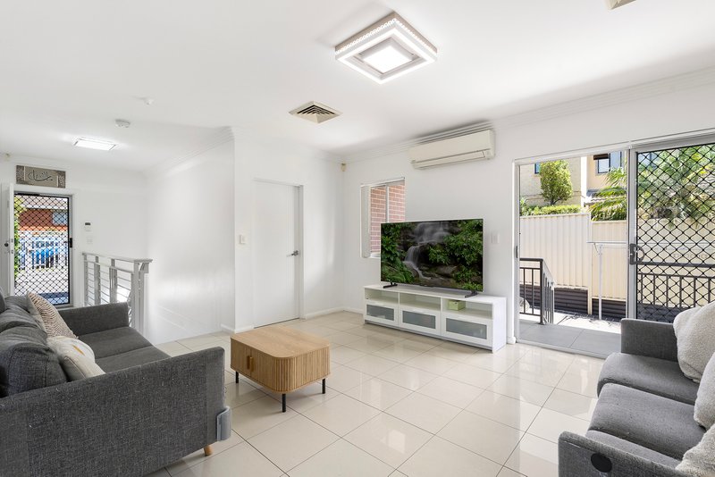 Photo - 1/74 Connemarra Street, Bexley NSW 2207 - Image 2