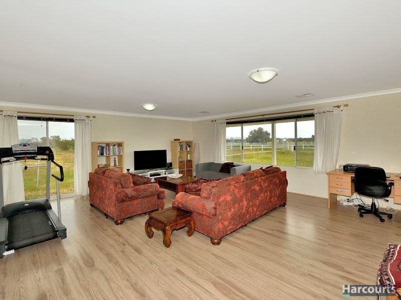 Photo - 174 Dirk Hartog Drive, Nambeelup WA 6207 - Image 2