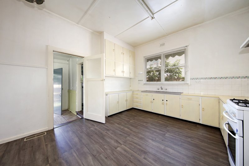 Photo - 174 Patterson Road, Bentleigh VIC 3204 - Image 3