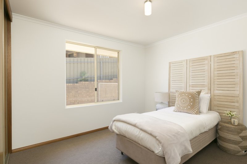 Photo - 174 Perry Barr Road, Hallett Cove SA 5158 - Image 11