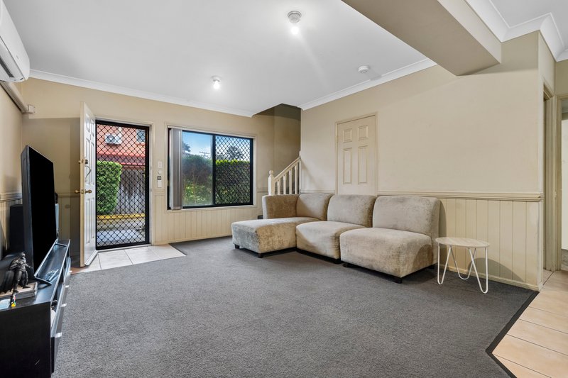 Photo - 1/740 Wynnum Road, Morningside QLD 4170 - Image 3