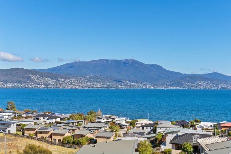 Photo - 1/746 Oceana Drive, Tranmere TAS 7018 - Image 7