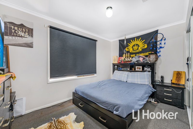 Photo - 175 Endeavour Drive, Cranbourne North VIC 3977 - Image 7