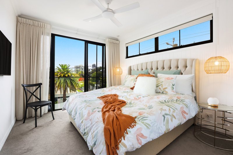 Photo - 1/75 Paradise Island, Surfers Paradise QLD 4217 - Image 6