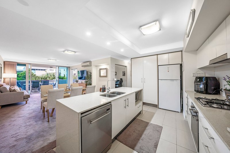 Photo - 17/53 Darrambal Street, Chevron Island QLD 4217 - Image 7