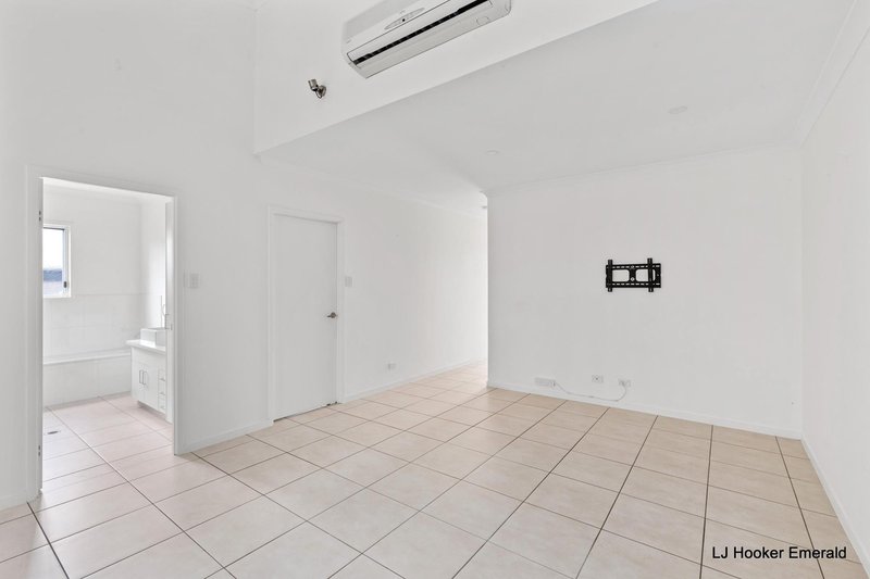 Photo - 17/55A Gray Street, Emerald QLD 4720 - Image 6