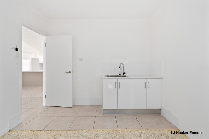 Photo - 17/55A Gray Street, Emerald QLD 4720 - Image 11