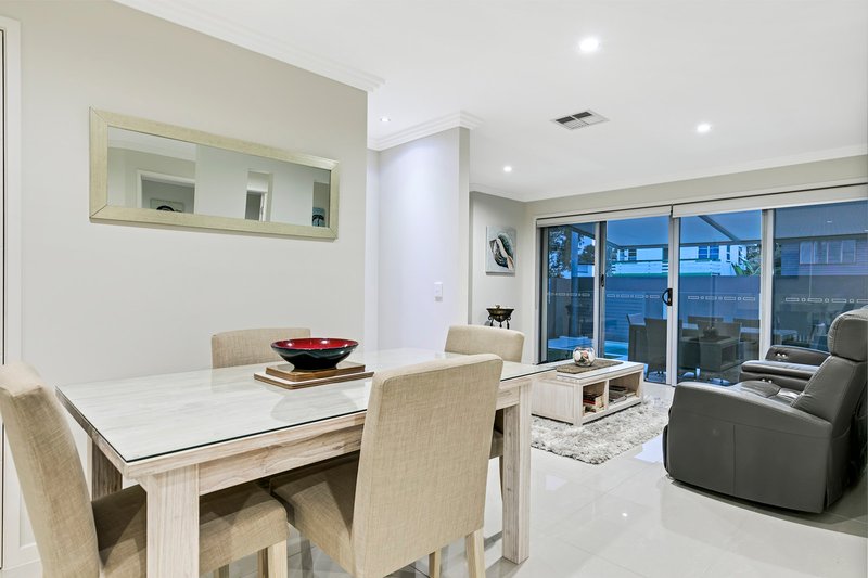 Photo - 1/76 Beach Parade, Maroochydore QLD 4558 - Image 6