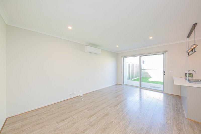 Photo - 176 Carnival Boulevard, Berwick VIC 3806 - Image 2