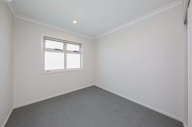 Photo - 176 Carnival Boulevard, Berwick VIC 3806 - Image 6