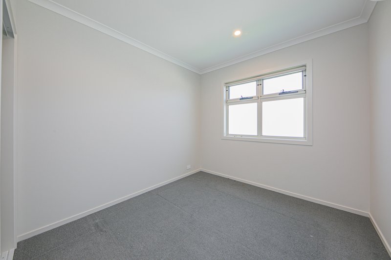 Photo - 176 Carnival Boulevard, Berwick VIC 3806 - Image 7