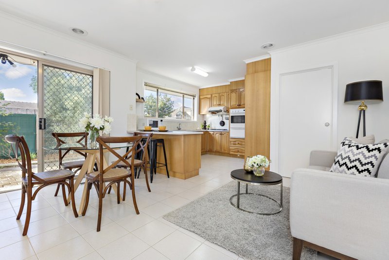 Photo - 1/76 Cypress Avenue, Glen Waverley VIC 3150 - Image 6