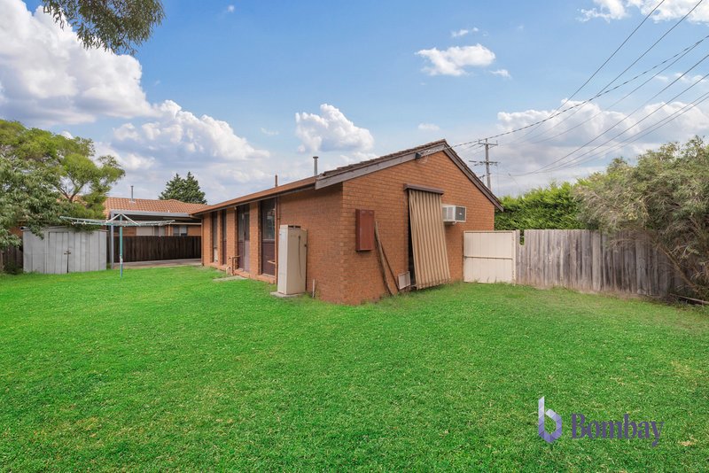 Photo - 1/76 Gillingham Crescent, Craigieburn VIC 3064 - Image 3