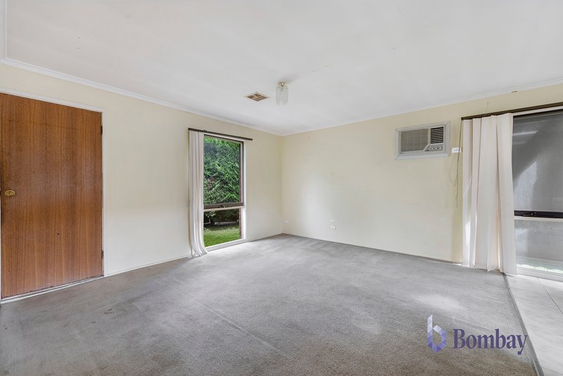 Photo - 1/76 Gillingham Crescent, Craigieburn VIC 3064 - Image 8