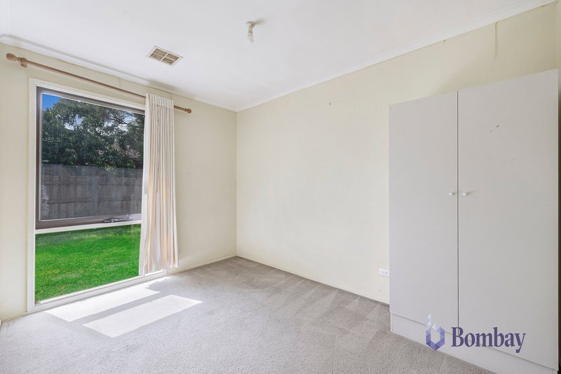 Photo - 1/76 Gillingham Crescent, Craigieburn VIC 3064 - Image 11