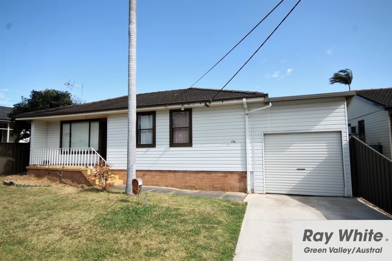 Photo - 176 Reilly Street, Lurnea NSW 2170 - Image 2