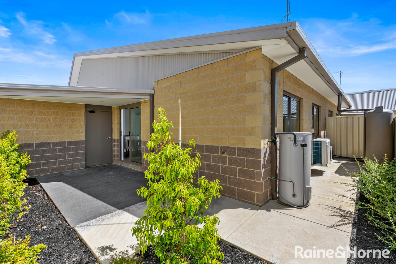 2-bedroom unit at 176 Station Road, New Gisborne, VIC 3438, Macedon Ranges, Victoria