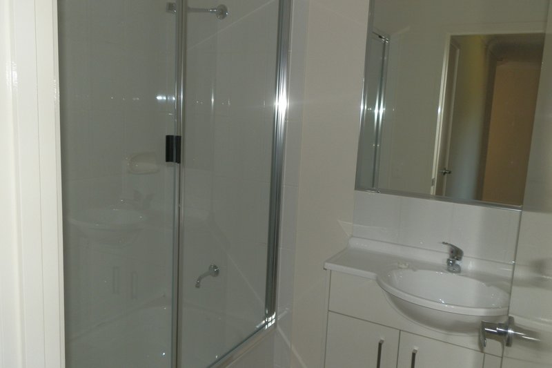Photo - 17/6 Sullivan Street, Emerald QLD 4720 - Image 6