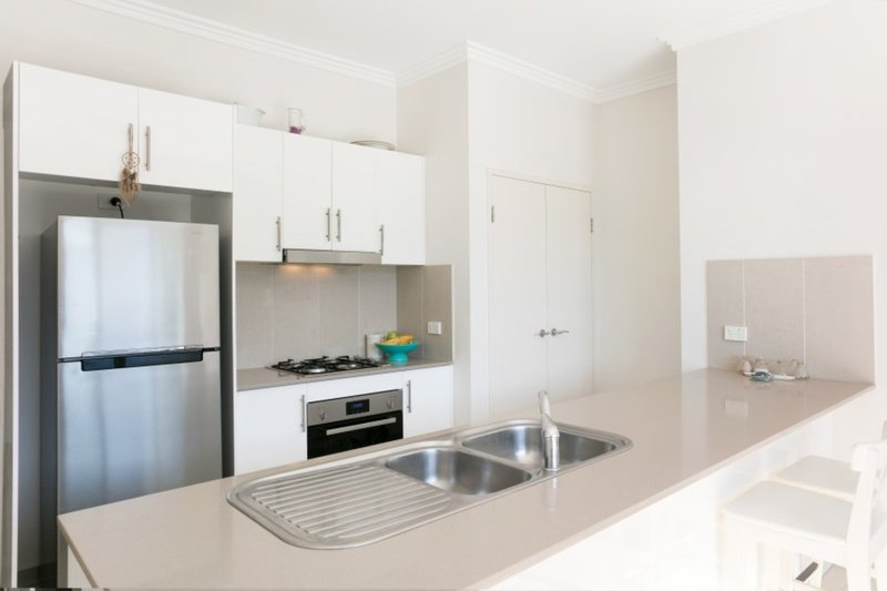 Photo - 17/6 The Crescent, Dee Why NSW 2099 - Image 3