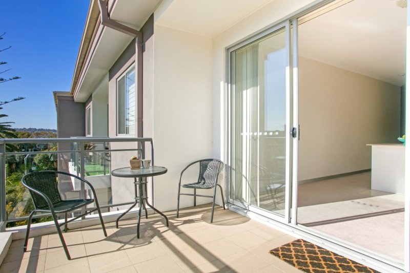 Photo - 17/6 The Crescent, Dee Why NSW 2099 - Image 4