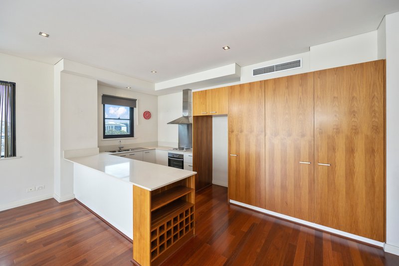 Photo - 17/65 Milligan Street, Perth WA 6000 - Image 4