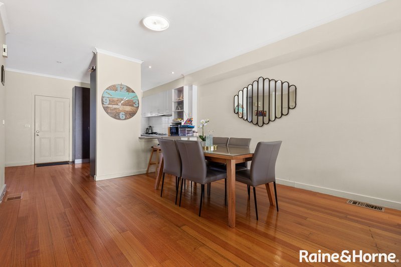 Photo - 17/67 Ravenhill Boulevard, Roxburgh Park VIC 3064 - Image 4