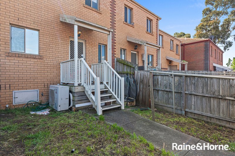 Photo - 17/67 Ravenhill Boulevard, Roxburgh Park VIC 3064 - Image 12