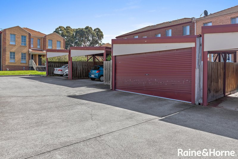 Photo - 17/67 Ravenhill Boulevard, Roxburgh Park VIC 3064 - Image 13