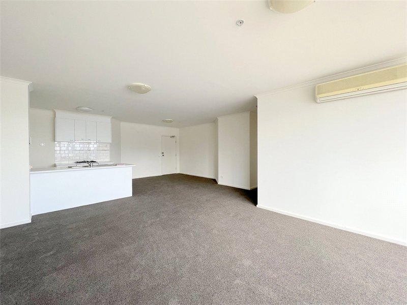 Photo - 176/79 Whiteman Street, Southbank VIC 3006 - Image 4