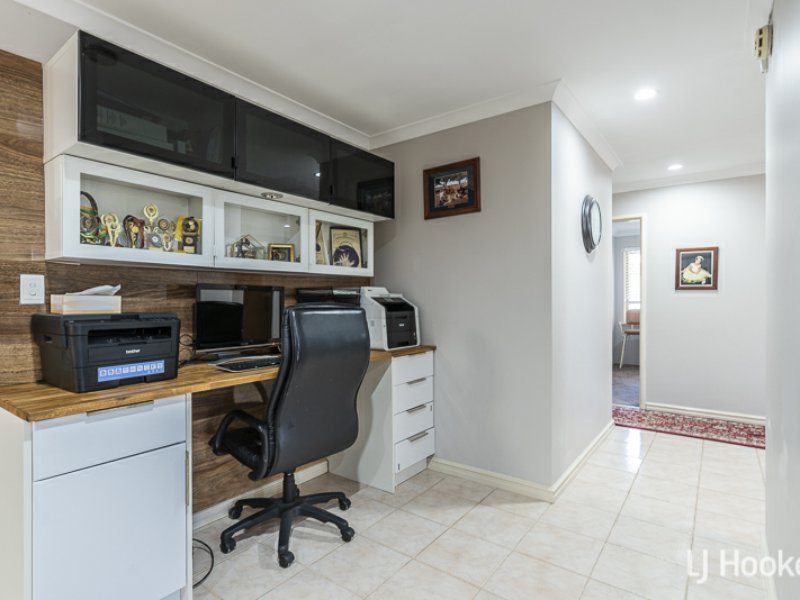 Photo - 176A Forest Lakes Drive, Thornlie WA 6108 - Image 4
