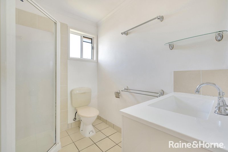 Photo - 1/77 Auckland Street, Gladstone Central QLD 4680 - Image 10