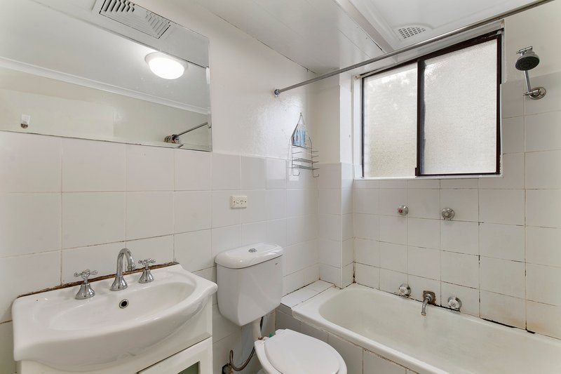 Photo - 17/8-10 Goulburn Street, Warwick Farm NSW 2170 - Image 4