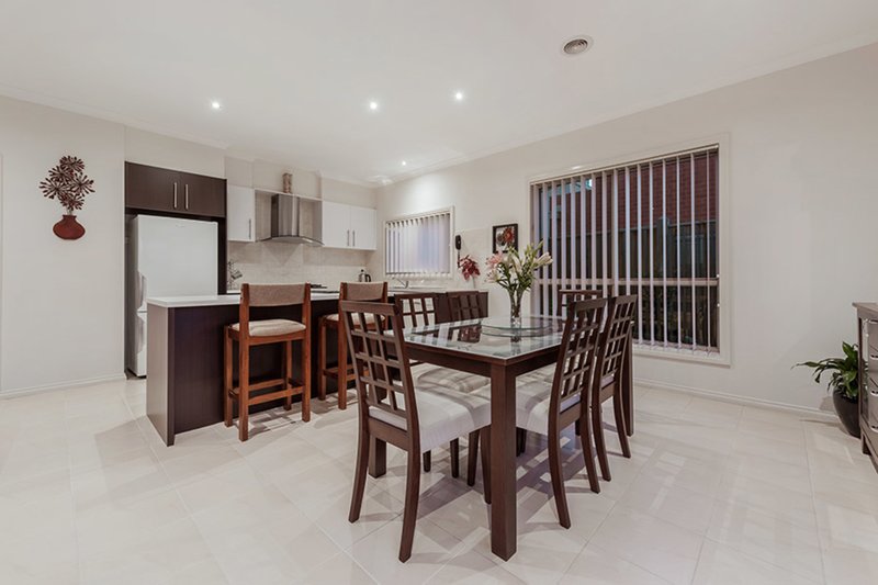 Photo - 178 Central Park Avenue, Craigieburn VIC 3064 - Image 4