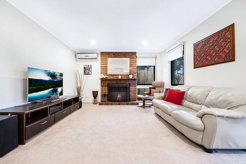 Photo - 178 Dandelion Drive, Rowville VIC 3178 - Image 2