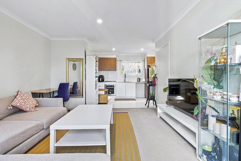 Photo - 17/8 Henry Kendall Street, Franklin ACT 2913 - Image 8